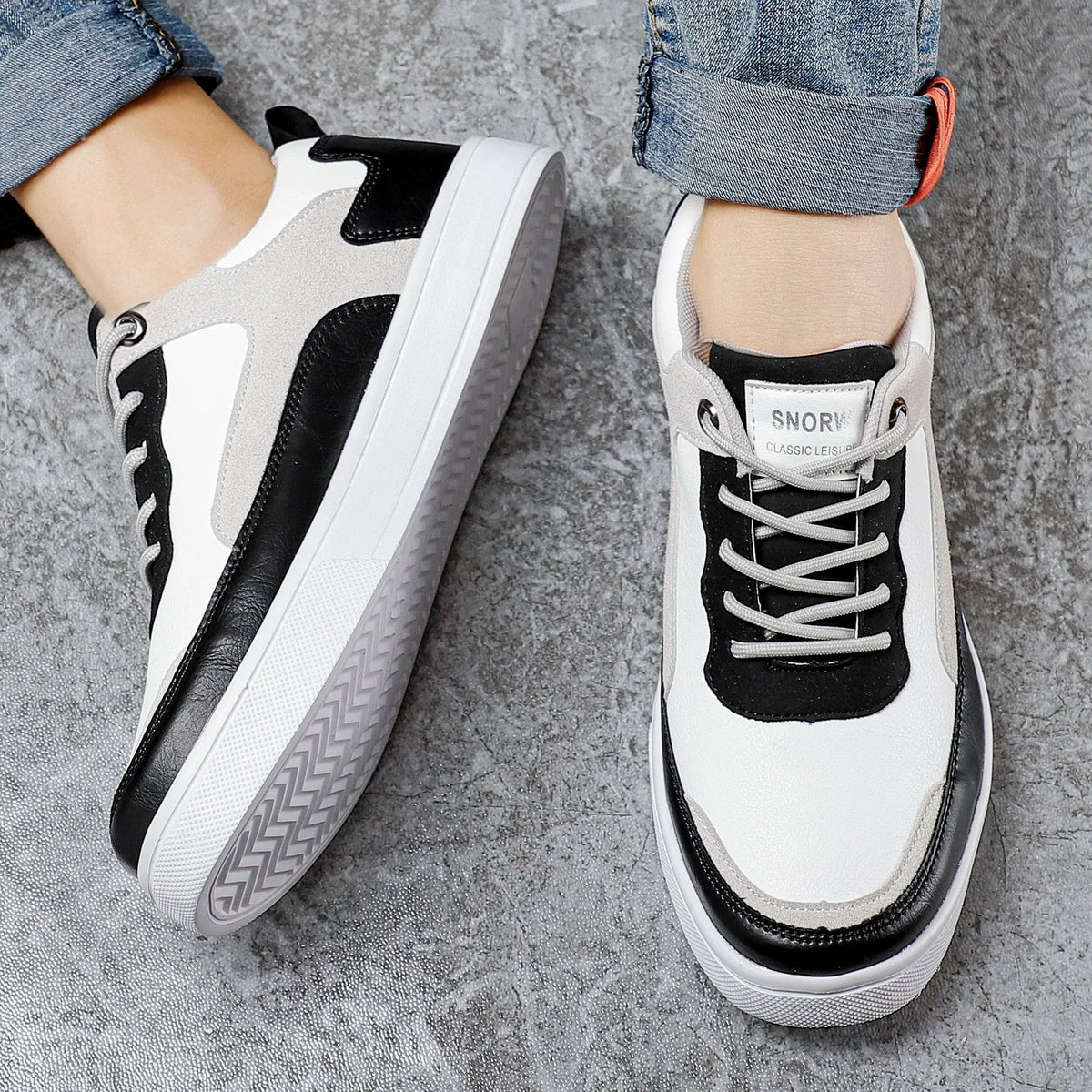 Adi Sneaker