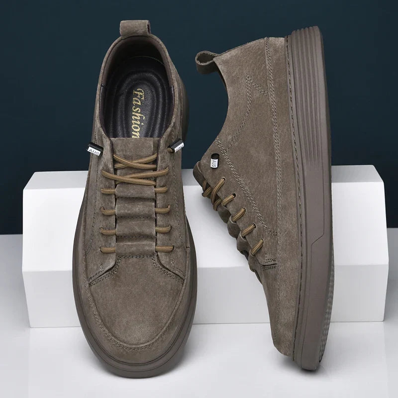 Chaussures en cuir suédé