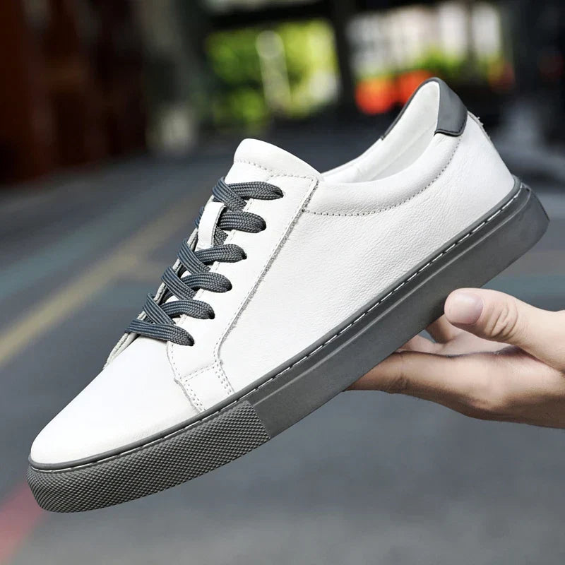 Klassischer Schuh aus echtem Leder